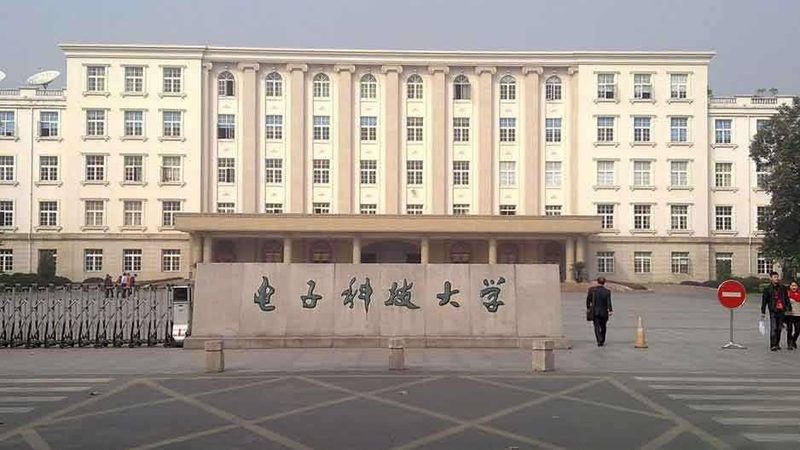 中间继电器接线端子：连接与安全的桥梁**