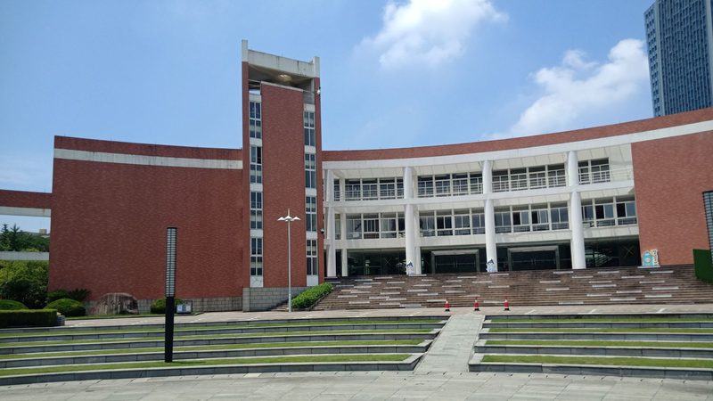 车载电子与传统汽车配件：本质区别与未来趋势