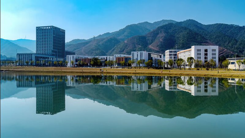 航空插头连接器与普通连接器：关键差异解析